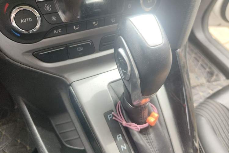 Used Ford Focus 2012 Hatchback 1.6L Automatic Fashion Edition Gear Lever