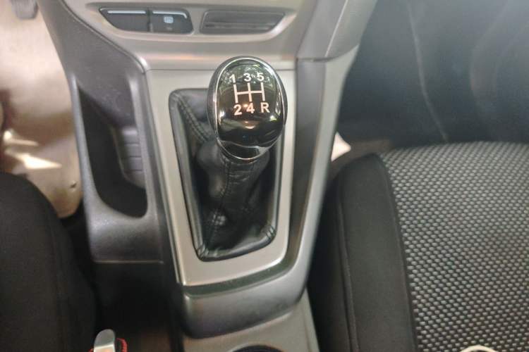 Used Ford Focus 2012 Hatchback 1.6L Manual Comfort Model Gear Lever