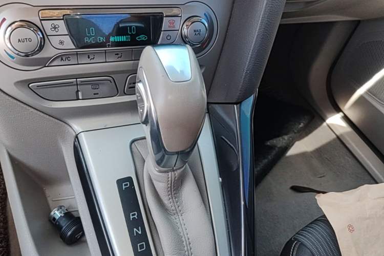 Used Ford Focus 2012 Sedan 1.6L Automatic Comfort Model Gear Lever