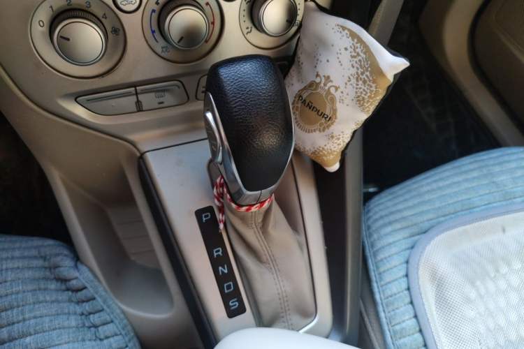 Used Ford Focus 2012 Sedan 1.6L Automatic Comfort Model Gear Lever