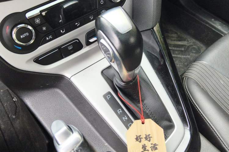 Used Ford Focus 2012 Hatchback 2.0L Automatic Luxury Sport Model Gear Lever