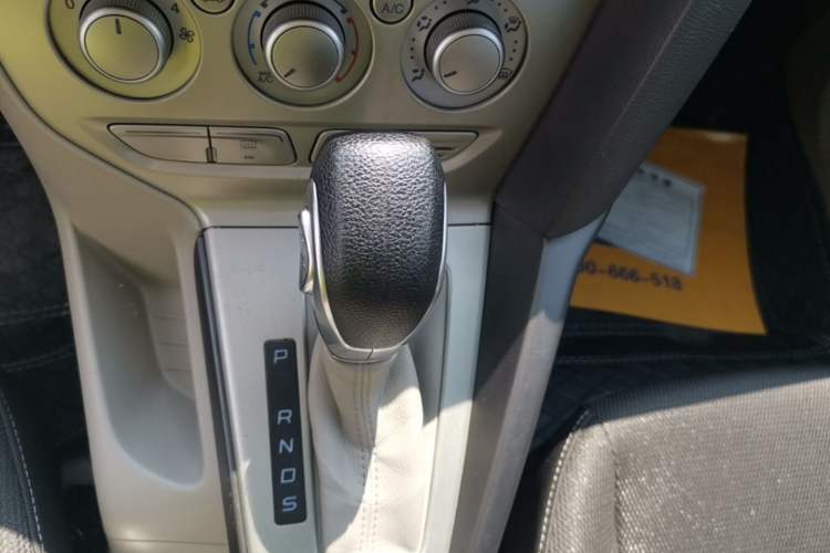 Used Ford Focus 2012 Sedan 1.6L Automatic Comfort Model Gear Lever