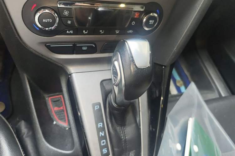 Used Ford Focus 2012 Hatchback 1.6L Automatic Fashion Edition Gear Lever