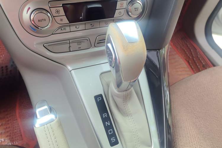 Used Ford Focus 2012 Sedan 1.6L Automatic Prestige Model Gear Lever