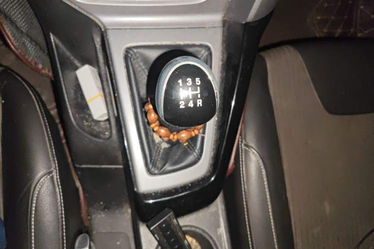 Used Ford Focus 2012 Sedan 1.6L Manual Fashion Edition Gear Lever