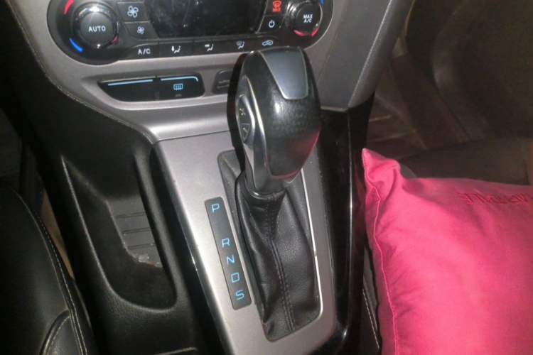 Used Ford Focus 2012 Hatchback 1.6L Automatic Fashion Edition Gear Lever