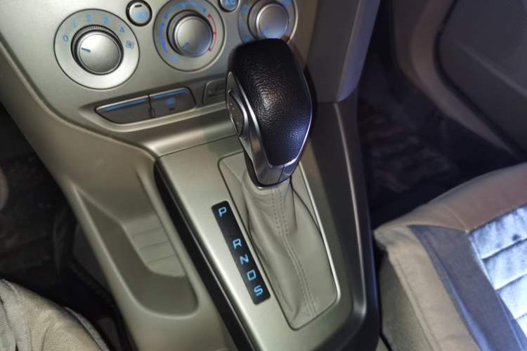 Used Ford Focus 2012 Sedan 1.6L Automatic Comfort Model Gear Lever