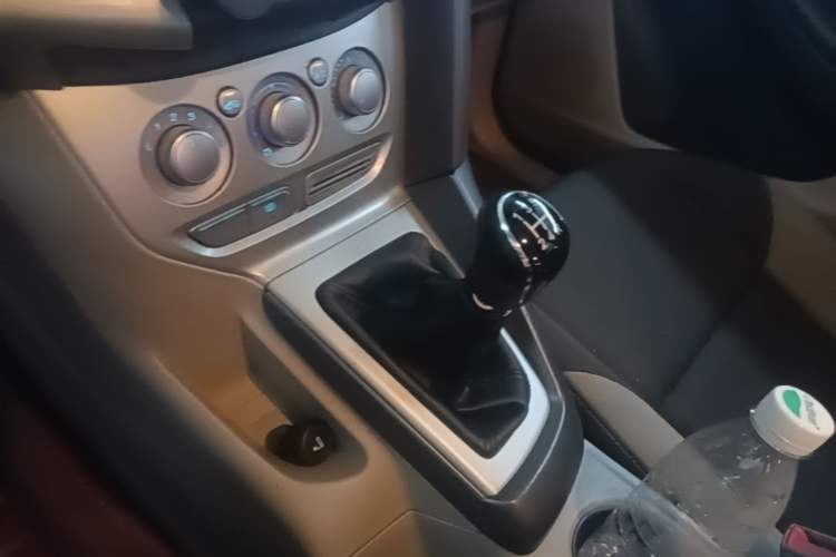 Used Ford Focus 2012 Sedan 1.6L Manual Comfort Model Gear Lever