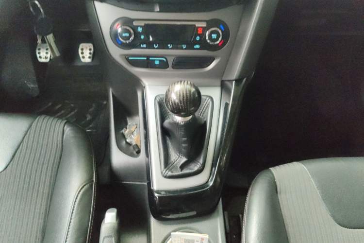 Used Ford Focus 2012 Hatchback 1.6L Manual Fashion Edition Gear Lever