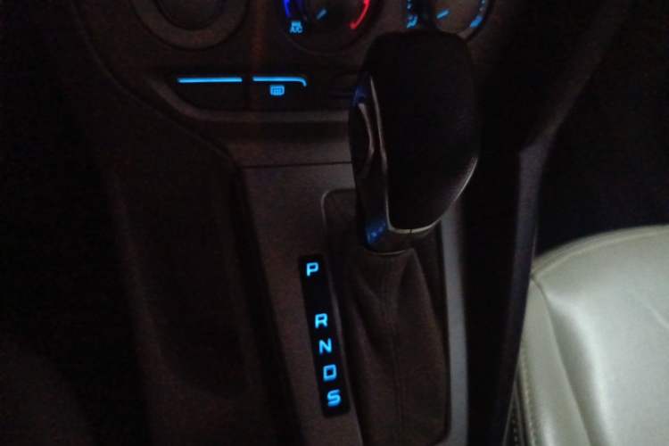 Used Ford Focus 2012 Sedan 1.6L Automatic Comfort Model Gear Lever