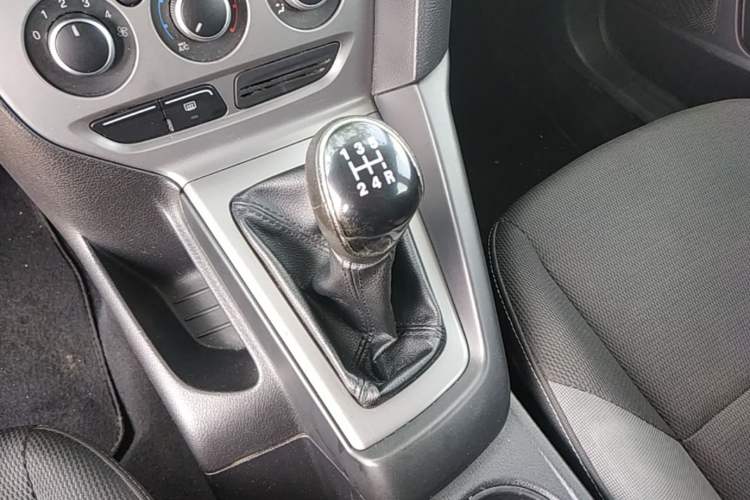 Used Ford Focus 2012 Hatchback 1.6L Manual Comfort Model Gear Lever