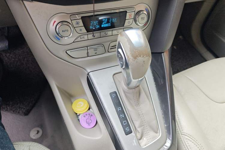 Used Ford Focus 2012 Hatchback 1.6L Automatic Fashion Edition Gear Lever