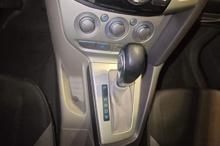 Used Ford Focus 2012 Sedan 1.6L Automatic Comfort Model Gear Lever