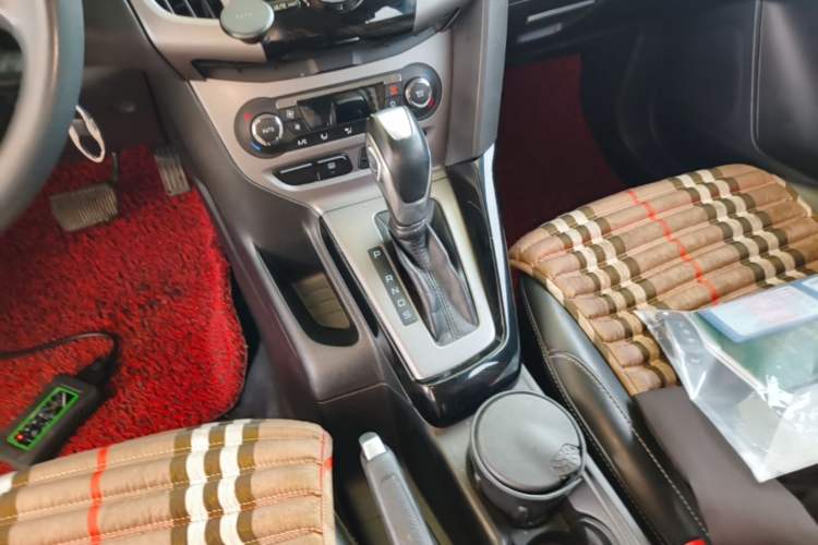 Used Ford Focus 2012 Hatchback 1.6L Automatic Fashion Edition Gear Lever