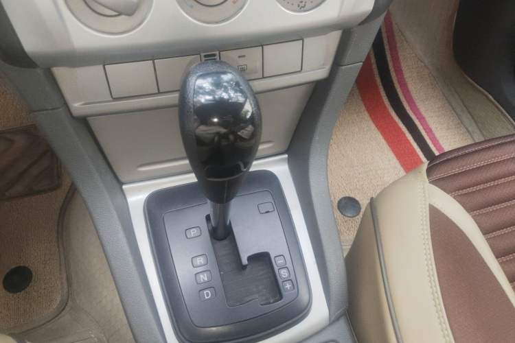 Used Ford Focus 2012 Hatchback Classic 1.8L Automatic Base Model Gear Lever