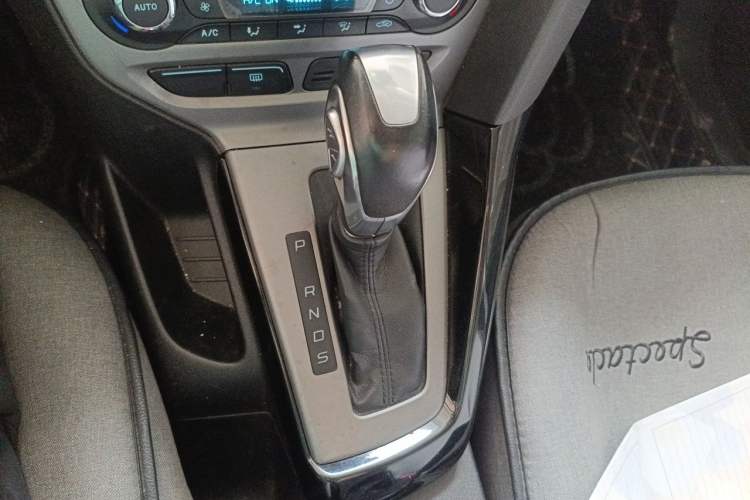 Used Ford Focus 2012 Sedan 1.6L Automatic Fashion Edition Gear Lever