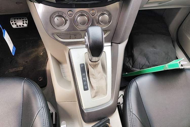Used Ford Focus 2012 Sedan 1.6L Automatic Comfort Model Gear Lever