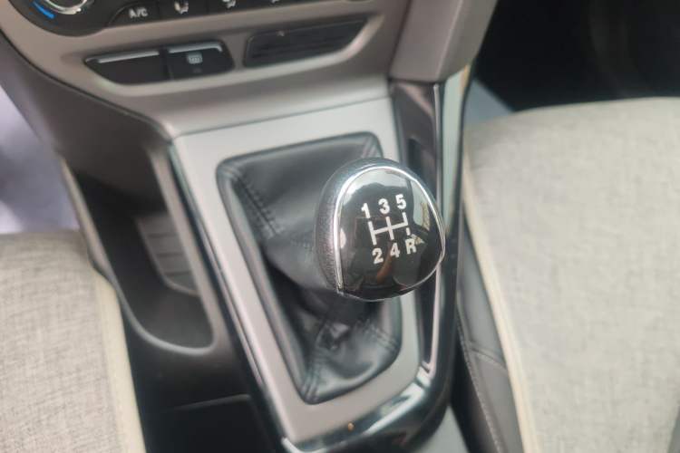 Used Ford Focus 2012 Hatchback 1.6L Manual Fashion Edition Gear Lever