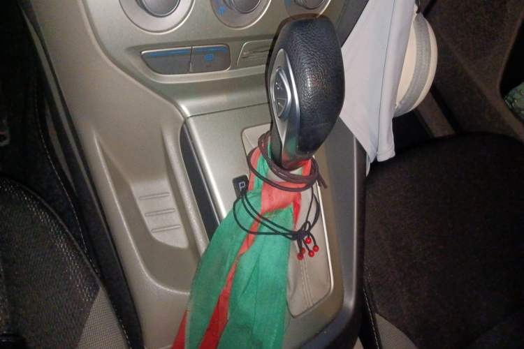 Used Ford Focus 2012 Sedan 1.6L Automatic Comfort Model Gear Lever