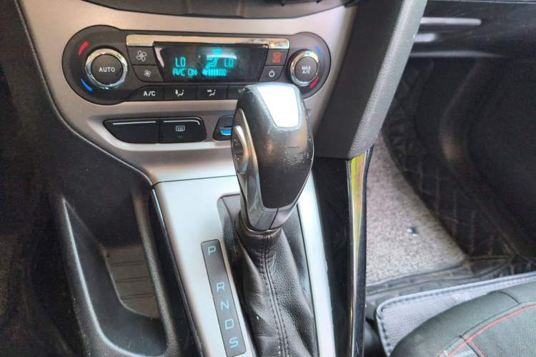 Used Ford Focus 2012 Hatchback 1.6L Automatic Fashion Edition Gear Lever