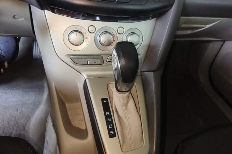 Used Ford Focus 2012 Sedan 1.6L Automatic Comfort Model Gear Lever