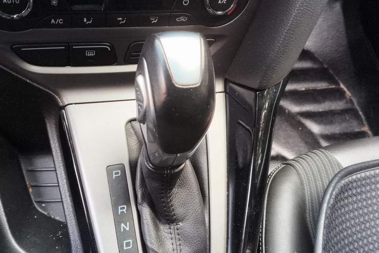 Used Ford Focus 2012 Sedan 1.6L Automatic Fashion Edition Gear Lever