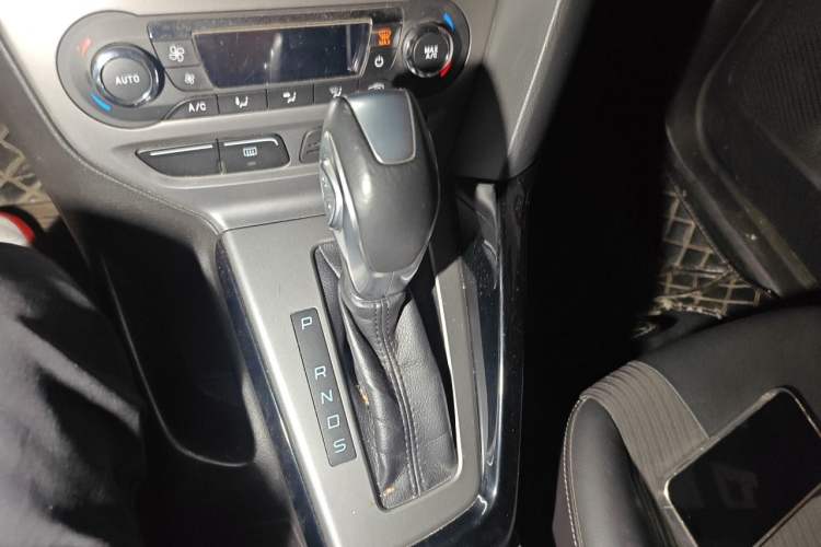Used Ford Focus 2012 Hatchback 1.6L Automatic Fashion Edition Gear Lever