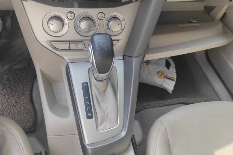 Used Ford Focus 2012 Sedan 1.6L Automatic Comfort Model Gear Lever