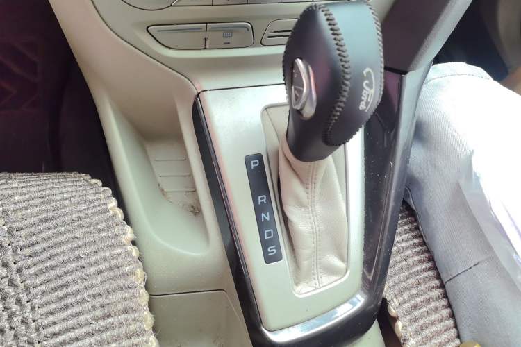 Used Ford Focus 2012 Hatchback 1.6L Automatic Fashion Edition Gear Lever