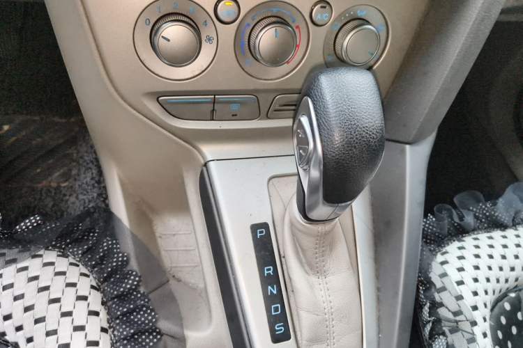 Used Ford Focus 2012 Sedan 1.6L Automatic Comfort Model Gear Lever