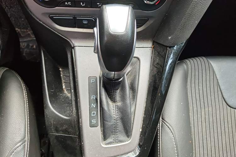 Used Ford Focus 2012 Sedan 1.6L Automatic Fashion Edition Gear Lever