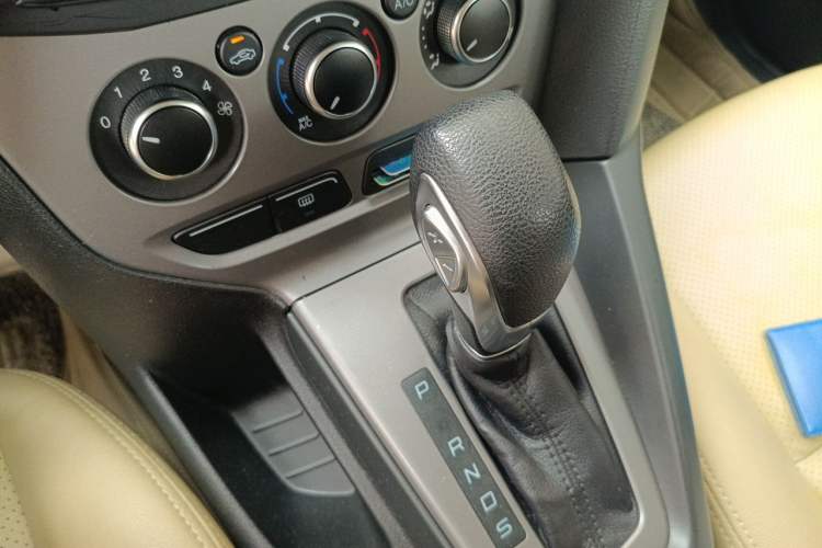 Used Ford Focus 2012 Hatchback 1.6L Automatic Comfort Model Gear Lever