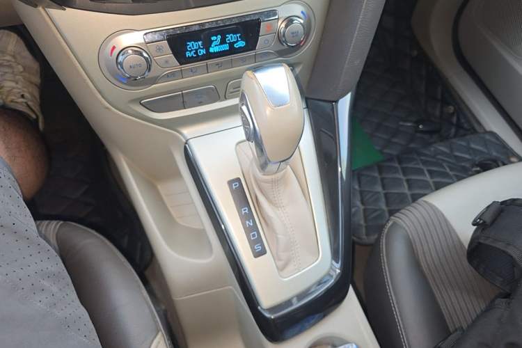 Used Ford Focus 2012 Hatchback 1.6L Automatic Fashion Edition Gear Lever