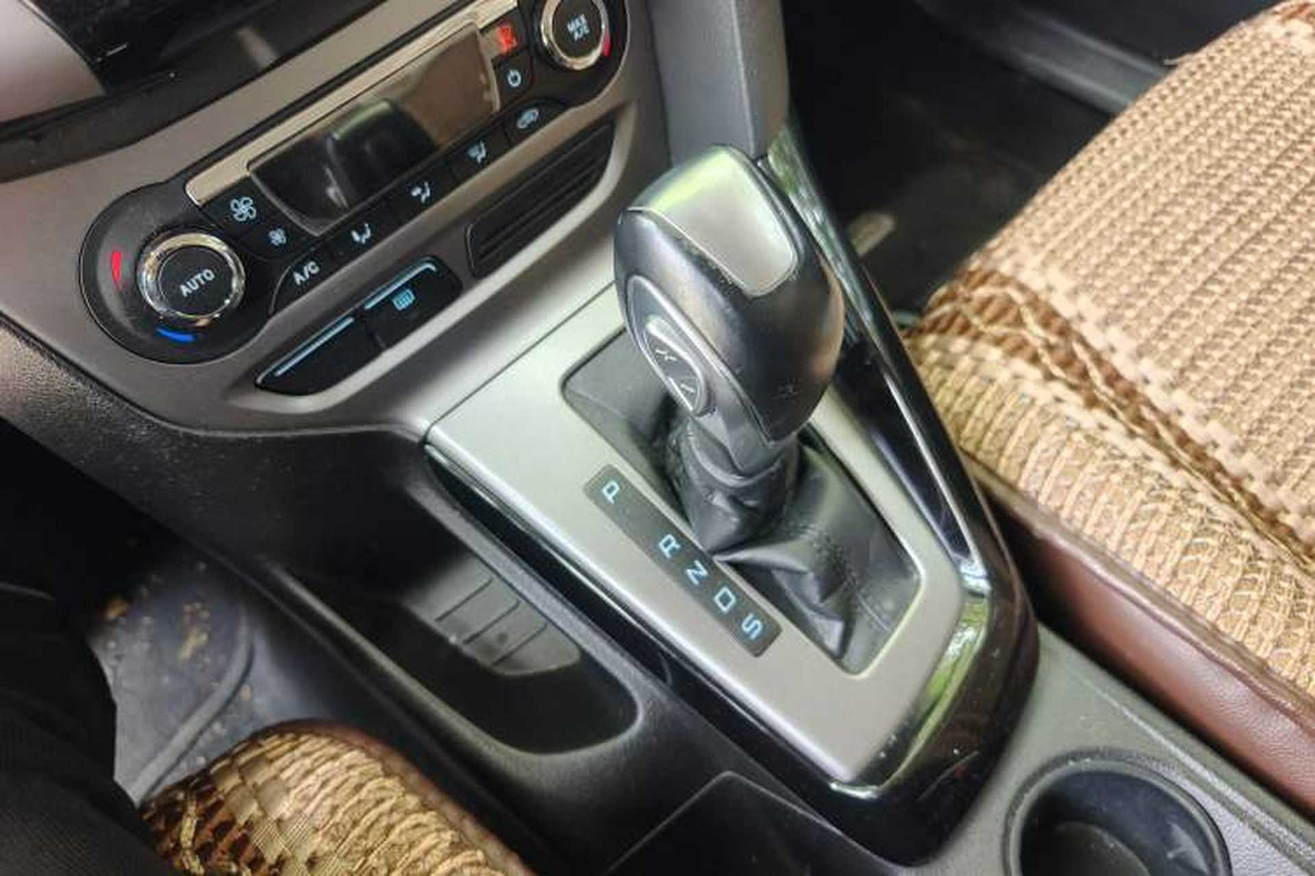 Used Ford Focus 2012 Hatchback 1.6L Automatic Fashion Edition Gear Lever