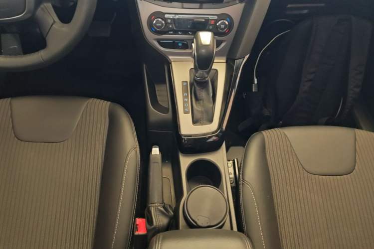 Used Ford Focus 2012 Sedan 1.6L Automatic Fashion Edition Gear Lever