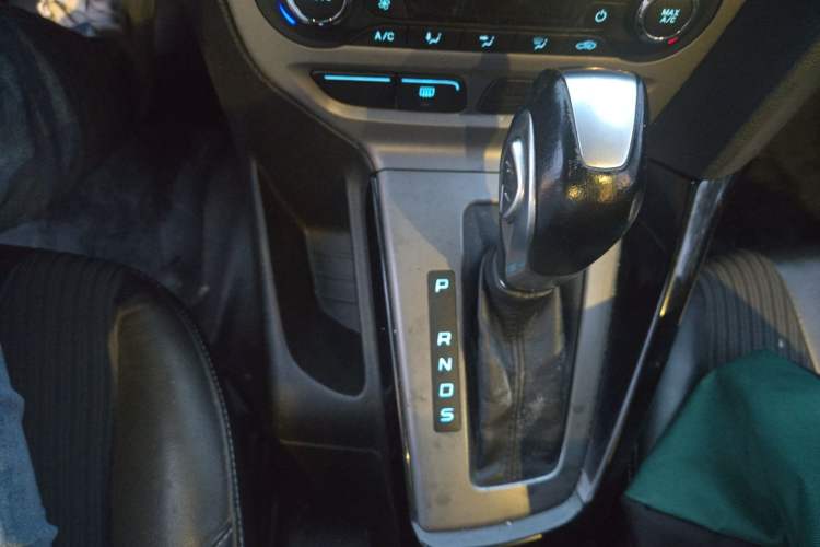 Used Ford Focus 2012 Hatchback 1.6L Automatic Fashion Edition Gear Lever