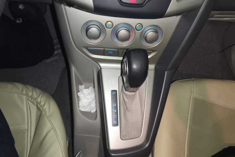 Used Ford Focus 2012 Sedan 1.6L Automatic Comfort Model Gear Lever