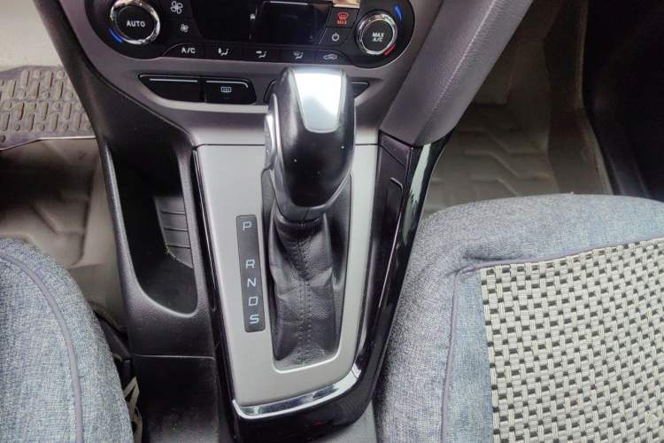 Used Ford Focus 2012 Hatchback 1.6L Automatic Fashion Edition Gear Lever