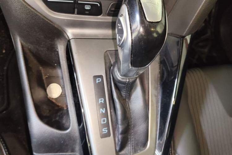 Used Ford Focus 2012 Sedan 1.6L Automatic Fashion Edition Gear Lever