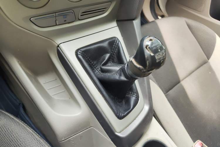 Used Ford Focus 2012 Sedan 1.6L Manual Comfort Model Gear Lever