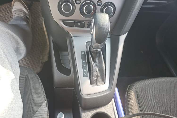 Used Ford Focus 2012 Hatchback 1.6L Automatic Comfort Model Gear Lever