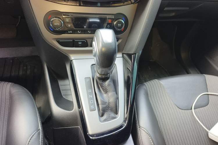 Used Ford Focus 2012 Hatchback 1.6L Automatic Fashion Edition Gear Lever