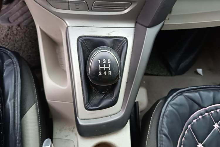 Used Ford Focus 2012 Sedan 1.6L Manual Comfort Model Gear Lever