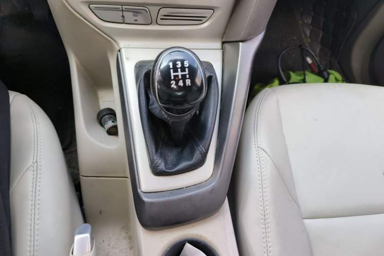 Used Ford Focus 2012 Sedan 1.6L Manual Comfort Model Gear Lever