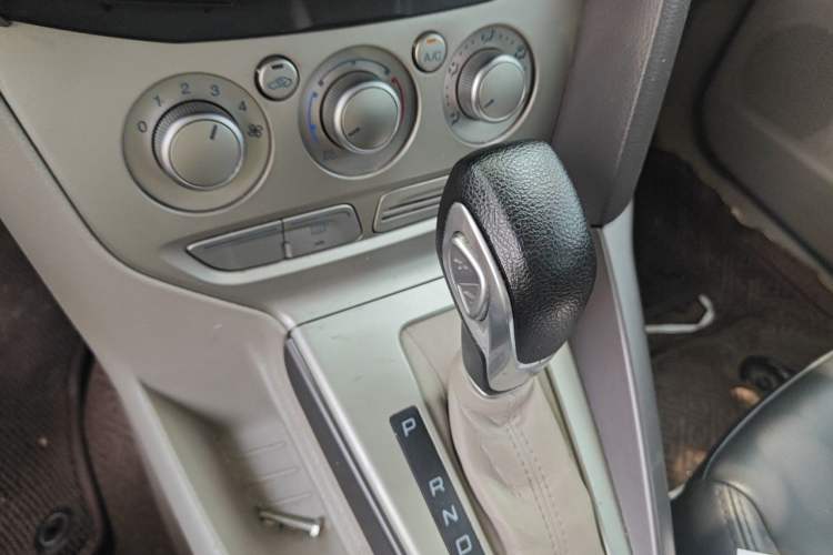 Used Ford Focus 2012 Sedan 1.6L Automatic Comfort Model Gear Lever
