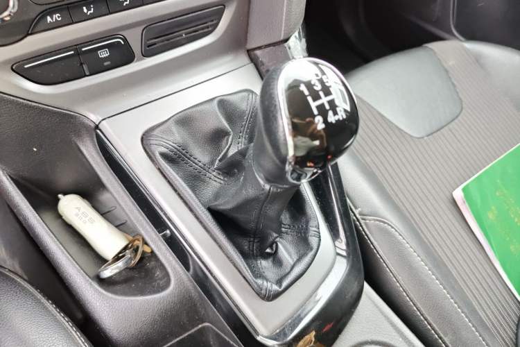 Used Ford Focus 2012 Sedan 1.6L Manual Fashion Edition Gear Lever