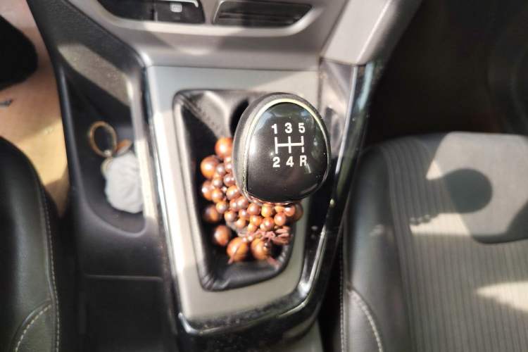 Used Ford Focus 2012 Hatchback 1.6L Manual Fashion Edition Gear Lever