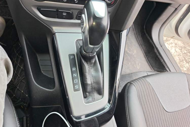 Used Ford Focus 2012 Sedan 1.6L Automatic Fashion Edition Gear Lever