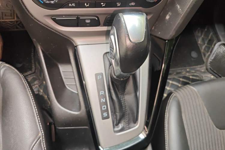 Used Ford Focus 2012 Sedan 1.6L Automatic Fashion Edition Gear Lever