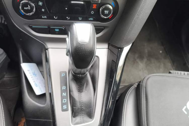 Used Ford Focus 2012 Hatchback 1.6L Automatic Fashion Edition Gear Lever
